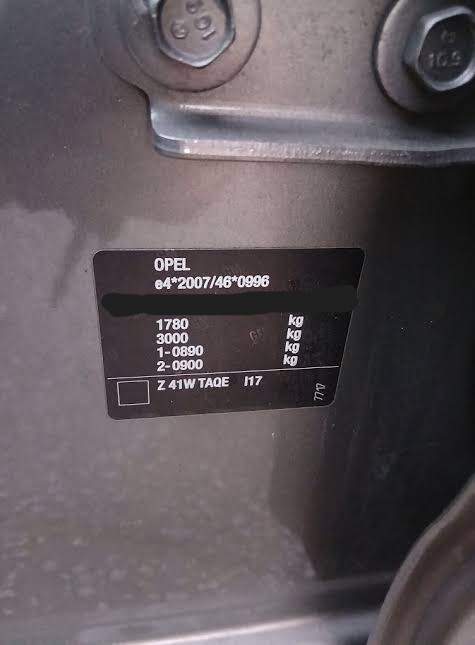 Opel manufacturer plate with the paint code 41W after the letter Z on the bottom line