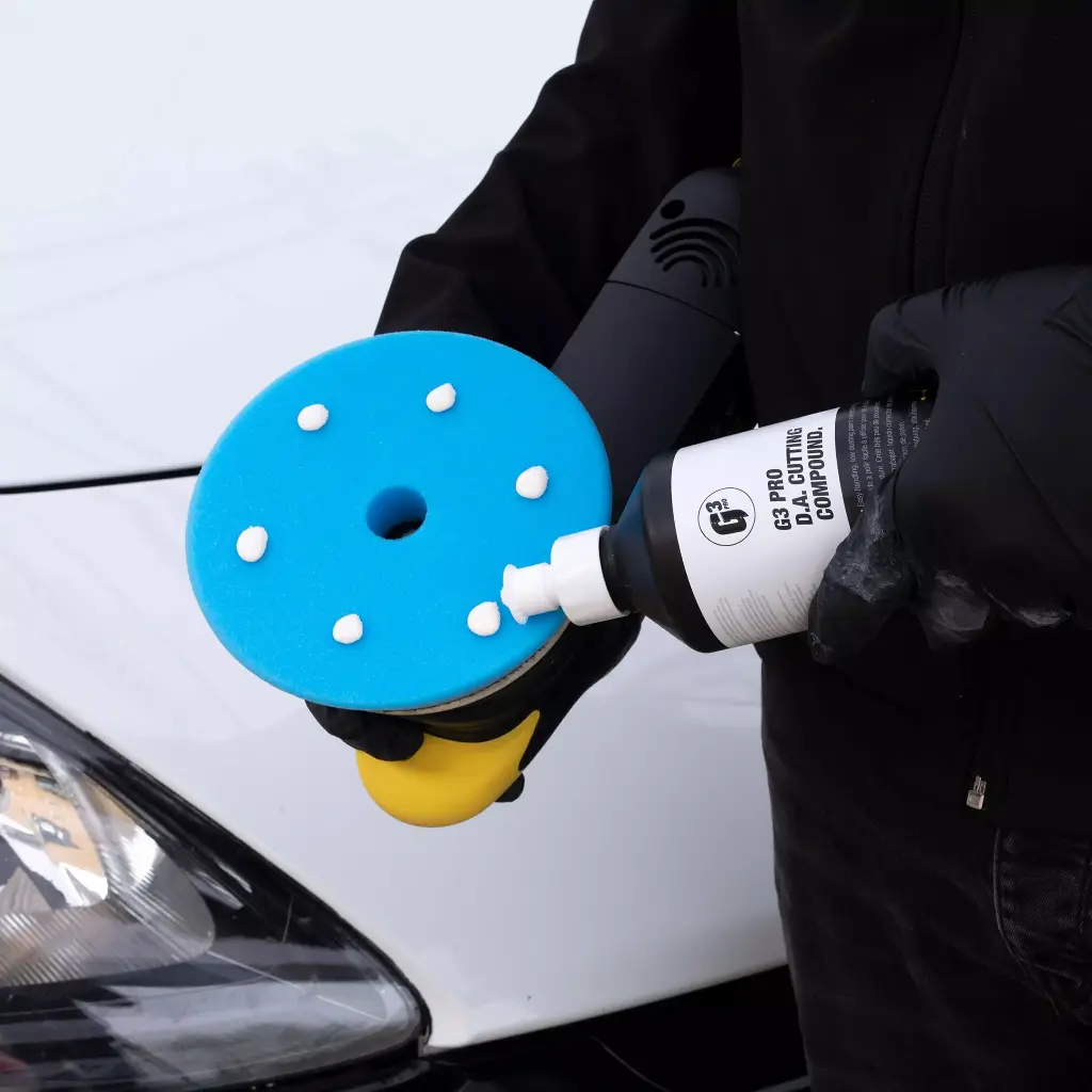 7503-G3-Pro-Foam-Cutting-Pad---applying-G3-Pro-D.A.-Cutting-Compound---06.jpg.webp