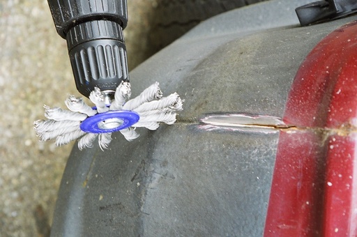 [FMTZIPPURPLE] Fast Mover ZIP wire brush wheel with 6mm shank. Purple